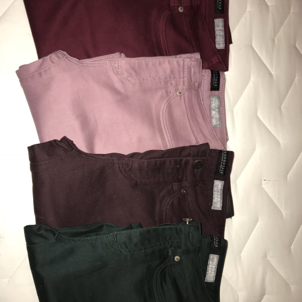 Bundle of 4 jeans